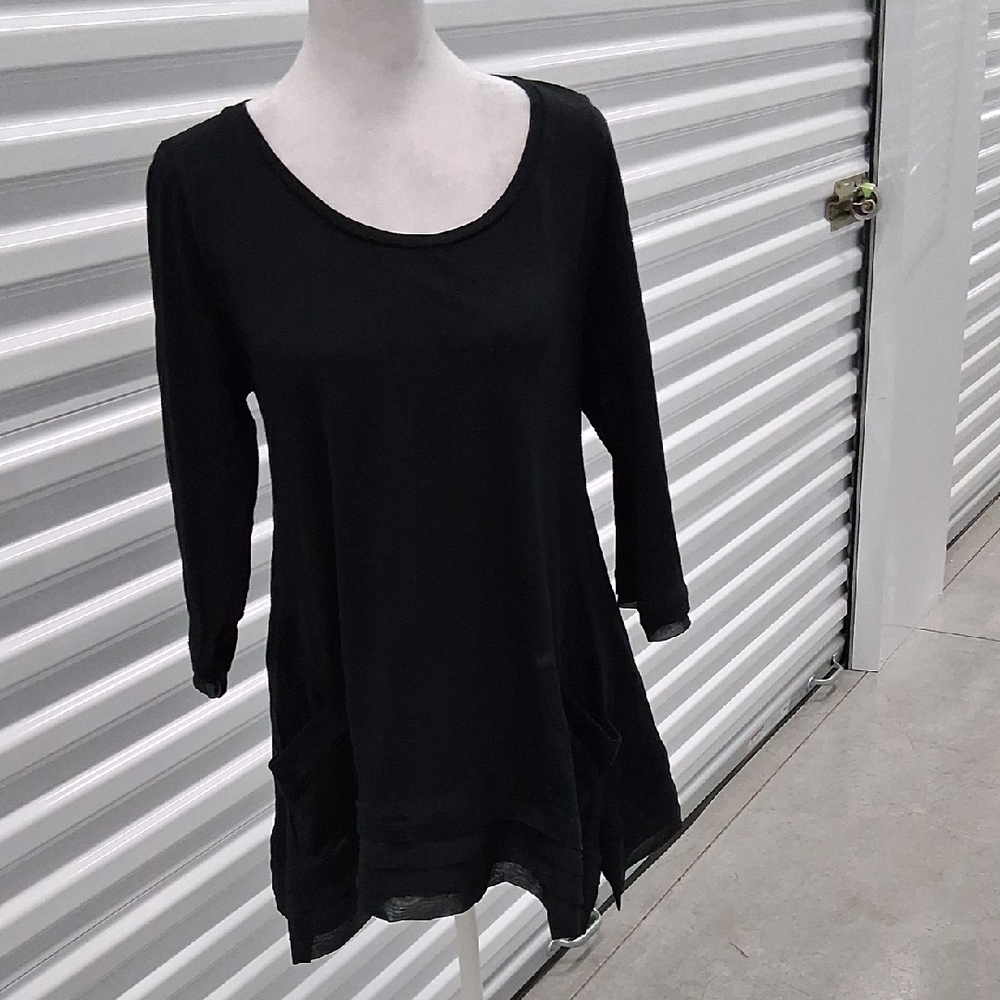 LOGO. Lori Goldstein Top